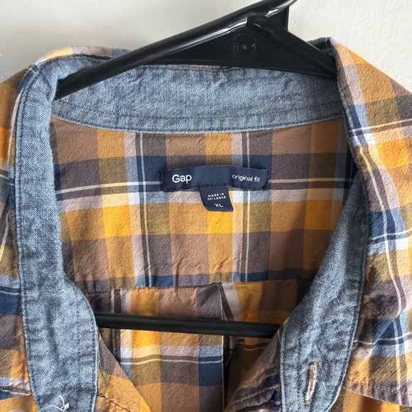 Men’s Gap Checkered Dress Shirt - Picture 2 of 2